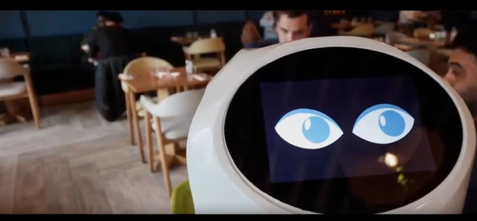 Déploiement des premiers robots UGO : Carthaj'i à Marseille et Obrigado Rodizio à Saint-Herblain